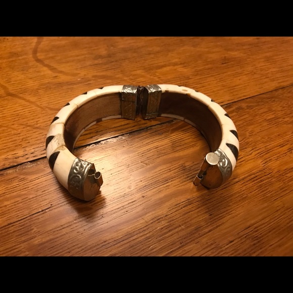 Rare Bovine creme and bronze banded bracelet - Picture 2 of 3